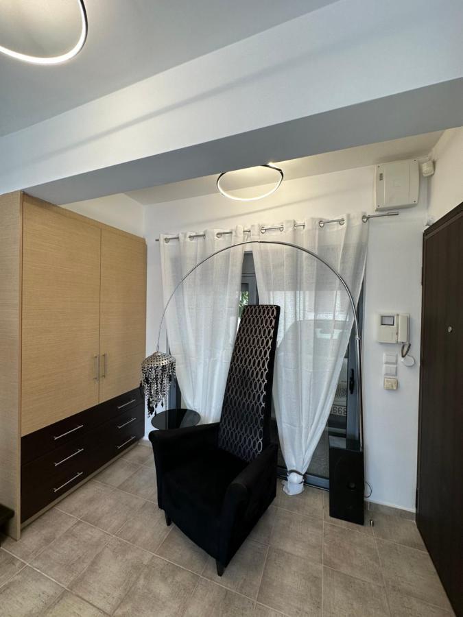 Elegant Escapes 4 *