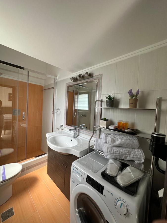 Elegant Escapes 4 Atenas